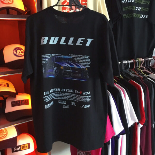 Playera negra cuello redondo con estampado de Bullet